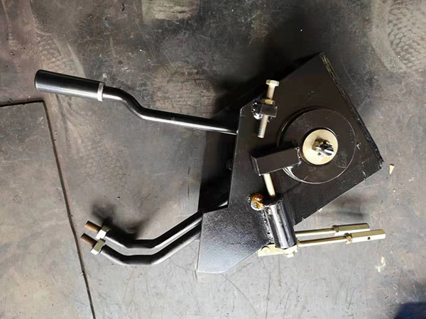 轉(zhuǎn)向操縱總成