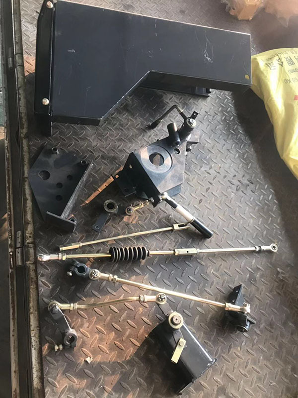 變速操縱桿聯(lián)動(dòng)操縱箱